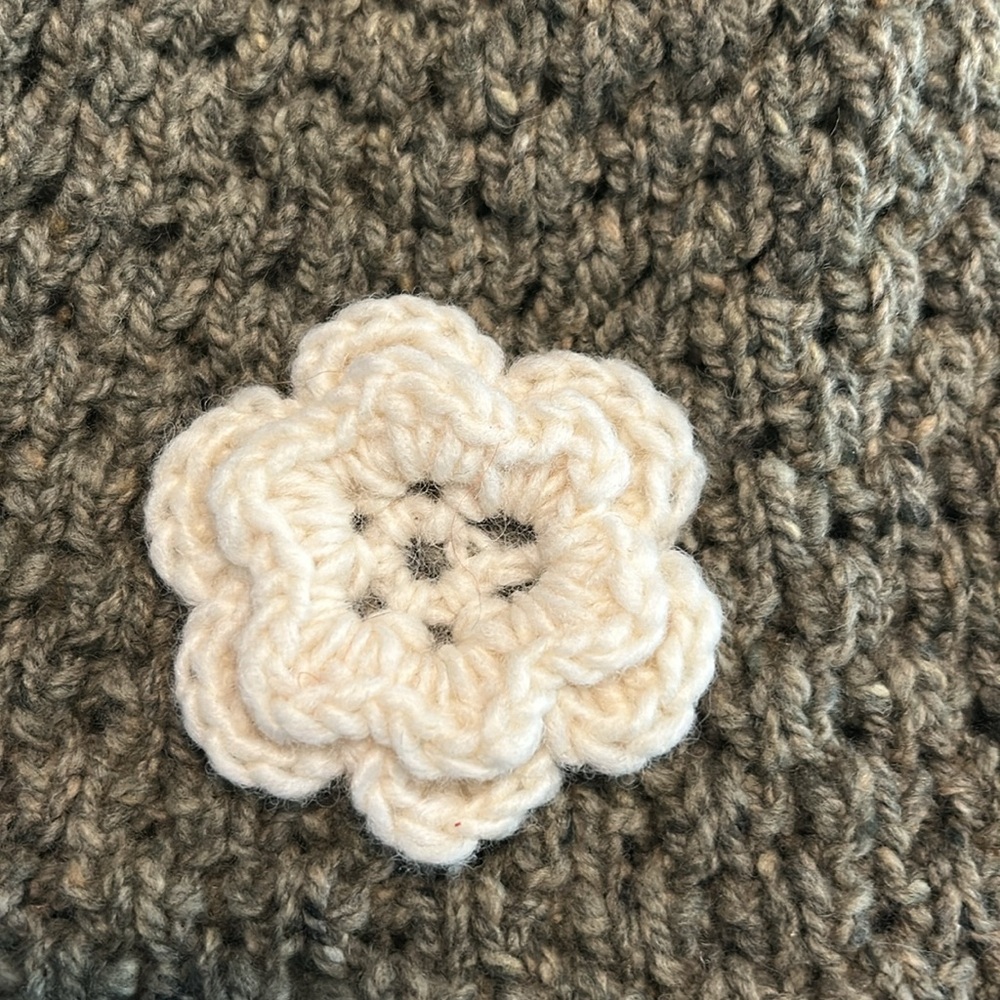 Merino wool Made In Ireland Hand Knit Winter Beanie with Decorative Flower OS - Picture 3 of 6